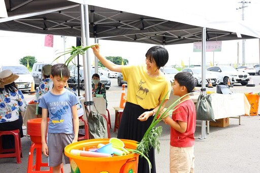 嘉市嘉義大溪社區端午活動熱鬧登場 立蛋、潑井水、農遊吸引人潮
