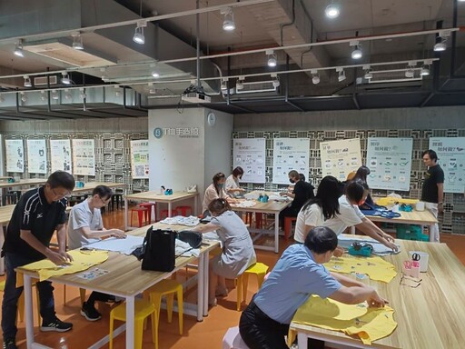 高雄旅傳協參訪T恤手造館 體驗專屬手作樂趣