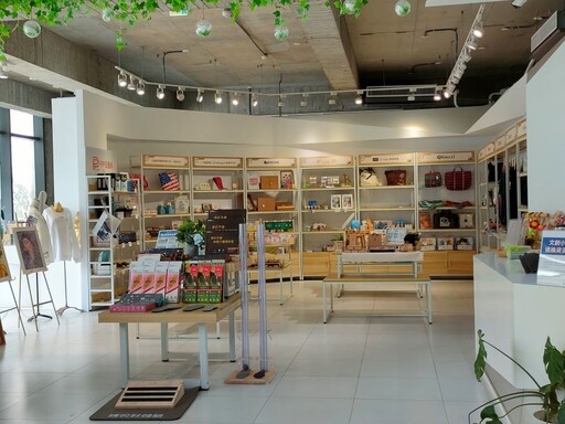 高雄旅傳協參訪T恤手造館 體驗專屬手作樂趣