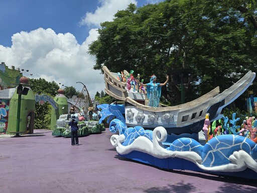 暑假遊樂園搶客打造精靈降臨、粉色系沙灘登場