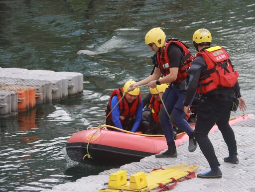 縱管處提醒遊客:水域遊憩活動安全挺重要‼️快樂玩水平安回家一定要