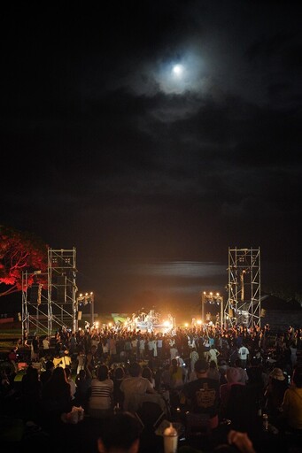 月光 • 海音樂會吸引5500人潮 東海岸大地藝術節點亮夏夜!