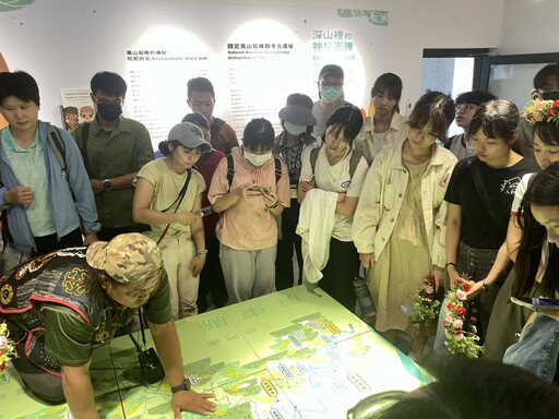走進萬山!青年拓印圖騰、手作油芒餅 感受部落脈動與韌性