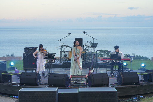 東海岸大地藝術節夏夜綻放 「月光‧海音樂會」6千人共舞