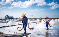 雲嘉南濱海雙景點榮獲觀光亮點大獎 民眾賞白金、吃烏金、抽黃金