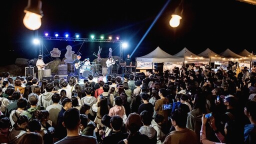 高雄海線大爆滿!萬人擠進赤崁海濱只為這場潮旅行