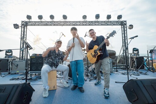 高雄海線大爆滿!萬人擠進赤崁海濱只為這場潮旅行