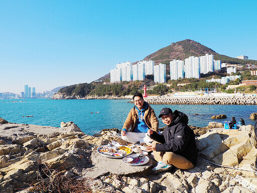 釜山美食巡禮 三進魚糕、影島海女村海景第一排海鮮、影島白淺灘文化村咖啡 - 旅遊經
