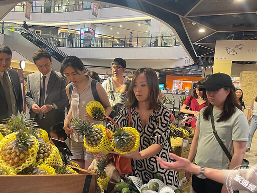 臺南關廟鳳梨賣進新加坡超受喜歡 原來當地鳳梨稱「這個」，還有特別習俗 - 旅遊經