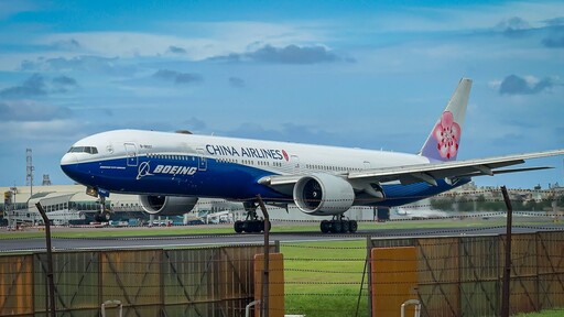 高雄國際機場 中華航空 B777-300ER 波音藍鯨彩繪機訓練 B-18007China Airlines Boeing Livery Training RCKH 2024.08.20 - Joe