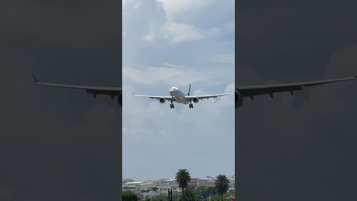 國泰航空 A330-300 降落Cathay Pacific A330-300 Landing RCKHCX424 B-LAL 2024.08.24 - Joe