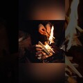 下雨天的營火，用一把刀劈柴生火，感謝 9976Tony 拍攝 - 營火部落