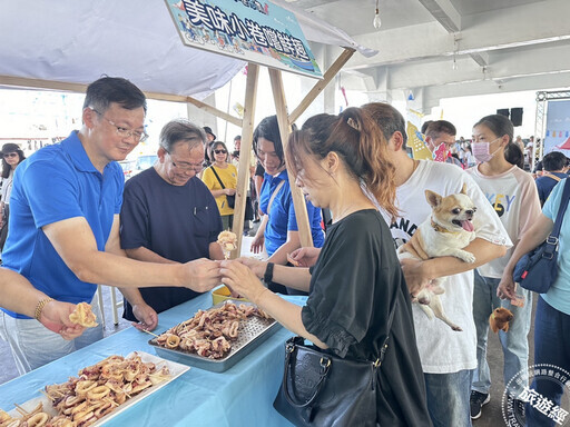 巨大粉萌小卷現身深澳漁港 不僅有水舞展演、限定夜釣、限量福袋，還有機會免費品嚐！ - 旅遊經