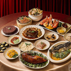 新板希爾頓「青雅」推「金駿慶團圓」年菜外帶 這樣買可省近＄5,000，還有贈禮！ - 旅遊經