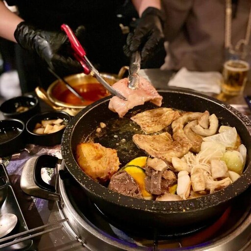 首爾美食｜韓國首爾烤腸推薦 美式復古裝潢下吃烤腸？24小時都營業 隨時想吃就出發