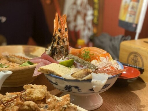 高雄日式美食｜超浮誇海鮮丼就在森川丼丼！巨大野鰻握壽司、排山倒海的晶透北海道鮭魚卵！