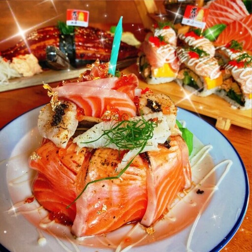 高雄日式美食｜超浮誇海鮮丼就在森川丼丼！巨大野鰻握壽司、排山倒海的晶透北海道鮭魚卵！