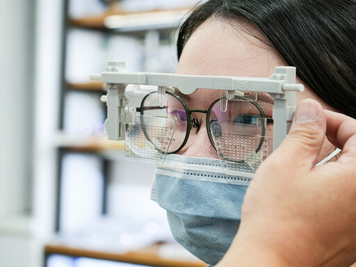 員林眼鏡行｜打造鏡片專屬的光學中心 測量瞳孔距離專業眼眶