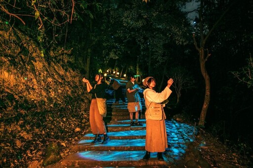 搶先看！屏北「大津瀑布」步道試燈 來場感官震撼的光影夜遊