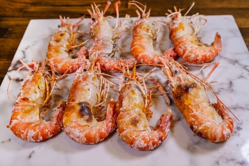 苓雅宵夜美食│生猛海鮮現撈現做 肥嫩紅頭泰國蝦超滿足！