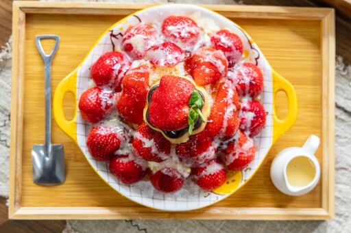 安平老街冰品│當季水果新鮮直送 "晶凍布丁草莓塔"浪漫首選！
