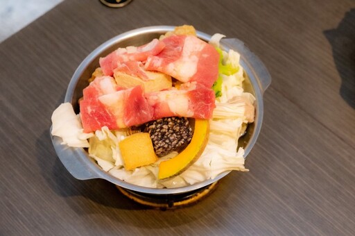 風靡南台灣人氣鍋物！多樣化鍋底與澎派自助吧飽足感滿點！