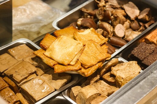 台南首家皮蛋麵！創新口味麵食 家一般的溫度溫暖又美味