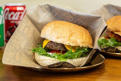 鳳山美式漢堡"星"勢力！食材醬料完美混搭 特色用料大飽口福！