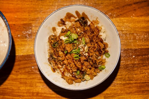 中和必訪美食│日式溫馨氛圍滿點！「香菇芋頭粥」精燉美味