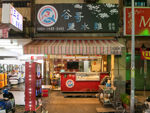 台南鹽水雞推薦！宵夜大口吃雞超滿足 多種小菜任你搭配！