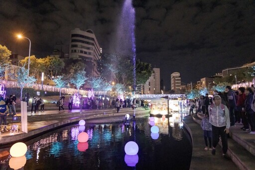 柳川水岸大變身！"幸福發電廠"燈光秀 今年聖誕必拍打卡熱點！