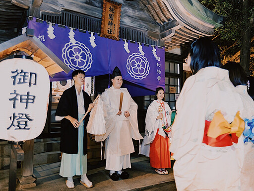 跨年夜來「桃園神社」祈福除舊！紅白燈籠海日式迎新年祭典