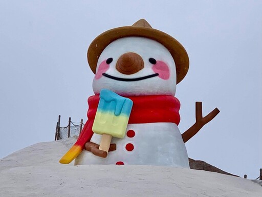 台南旅遊│6尺高超萌雪人登陸七股鹽山！體驗夢幻雪國之旅！