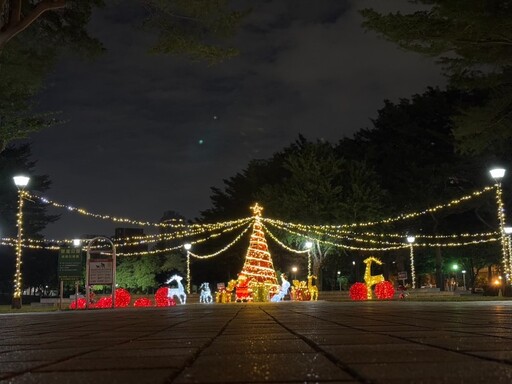 光影交織慶聖誕！ 台中山海屯城公園綠地璀璨燈海亮相！