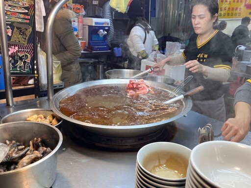 夜市王效應超夯！精選14家樂華夜市美食 吃貨必收懶人包！