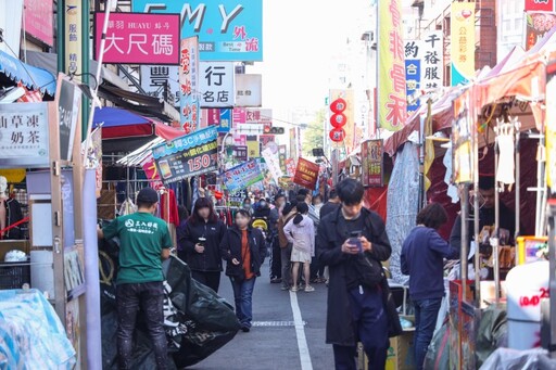 全台中最大年貨盛宴！天津路百攤齊聚 吃喝玩樂一站搞定！