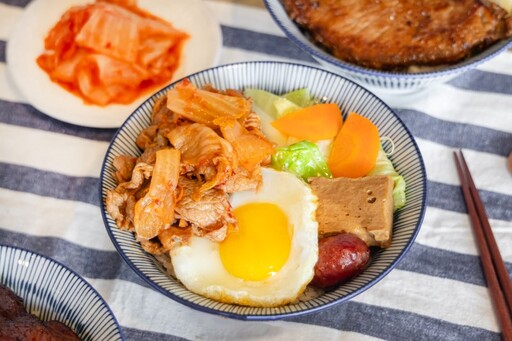 台中鐵板燒丼飯│台式口味異國融合 "泡菜燒肉丼"美味超人氣！