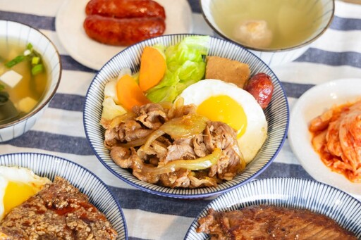 台中鐵板燒丼飯│台式口味異國融合 "泡菜燒肉丼"美味超人氣！