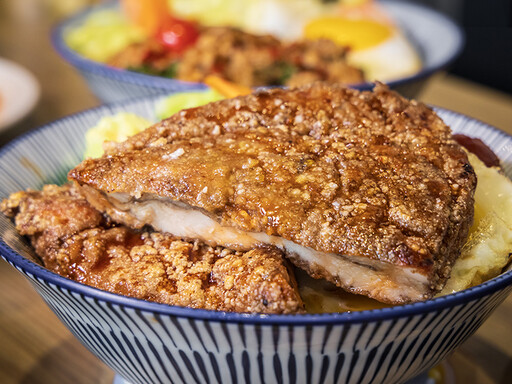 大里丼飯推薦│「蜜汁雞排丼飯」鮮嫩誘人 醬香撲鼻相當下飯！