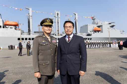 海軍艦隊率先登陸安平！三大主力軍艦開放參觀 全台巡港預熱