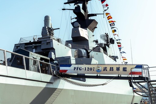 海軍艦隊率先登陸安平！三大主力軍艦開放參觀 全台巡港預熱