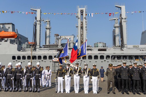 海軍艦隊率先登陸安平！三大主力軍艦開放參觀 全台巡港預熱