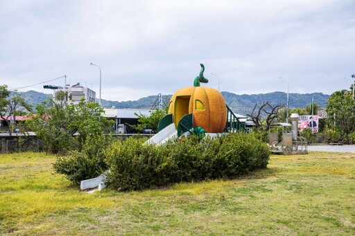 台南私房景點！大草原x巨型藝術裝置x芒果知識館 免費入園！