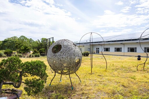 台南私房景點！大草原x巨型藝術裝置x芒果知識館 免費入園！