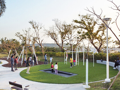 小港親子新天堂!坪鳳公園加碼升級「冒險系」遊戲場等你來!