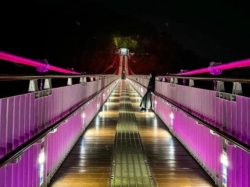 全新夜間場景點亮雲霧山城!嘉義"太平雲梯光雕秀"正式營運!