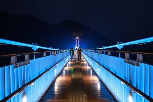 全新夜間場景點亮雲霧山城!嘉義"太平雲梯光雕秀"正式營運!
