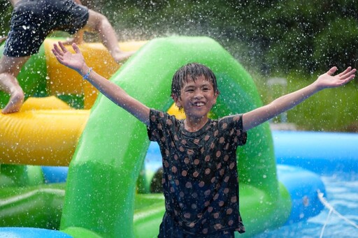 玩水、玩市集、玩樂無極限!六龜山城水樂園每週末清涼登場