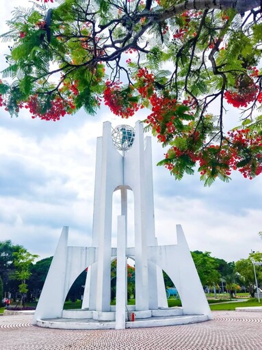 畢業季最美背景！台北花博新生園區鳳凰木盛開熱點曝光！