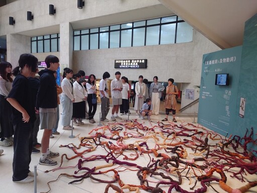 台中特展驚艷開幕！反義複詞與及物動詞登場 一窺廢材變藝術